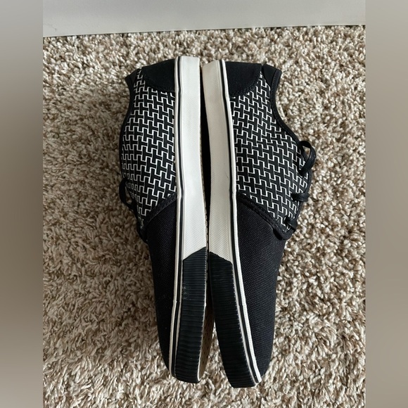 Toms Carlo Black and White Printed Canvas Sneaker Size 11 - Picture 11 of 11